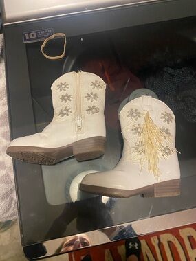 Girls White Embellished Fringe Western Boots